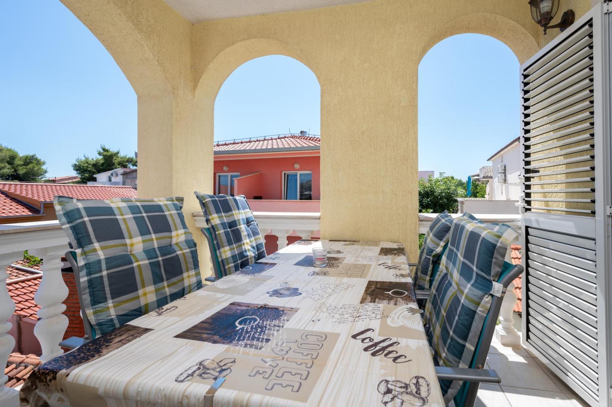 Apartments Zdravko Trogir Exterior photo